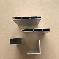 Profilés en aluminium en alliage 6063-T5 personnalisés série 6000 avec surface anodisée et service de coupe pour fenêtres et portes
