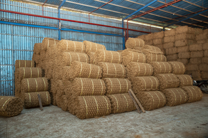 Alfombrilla de fibra de coco natural tejida a mano con tejido abierto grande Felpudo ecológico para exteriores para espacios rústicos - Product Image 5