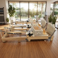 Nouveau design, lit de Pilates pliable portable en chêne massif, gain de place, rangement facile, couleur de cuir personnalisable pour la salle de sport