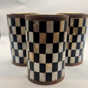 Élégant porte-bougie en nacre de qualité supérieure, décoration de maison de luxe faite à la main par Tradebyd - Product Image 1