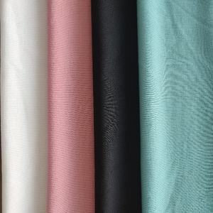 ستائر دوارة عالية الجودة من البوليستر، مقاومة للأشعة فوق البنفسجية، معتمة، مضادة للماء، صديقة للبيئة، بنقش بارز - Product Image 5