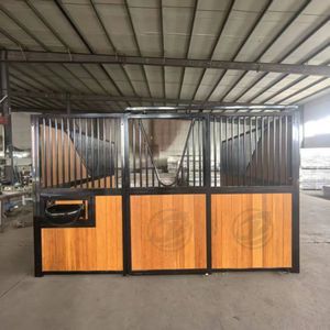 Outdoor Beliebte vorgefertigte Pferdes tall Box Verzinkter pulver beschichteter Stahlrahmen Klassischer europäischer Pferdes tall Het Paard - Product Image 1