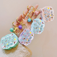 Vente en gros de porte-clés créatif Cloud Hamster Machine Etudiant Sac à dos Pendentif Puzzle Jouet Porte-clés Machine à griffes Petit cadeau