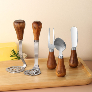 Praktische driedelige aardappelpuree-<span class=keywords><strong>set</strong></span> met dikke houten handgrepen, Instagram-stijl, verdikte roestvrijstalen aardappelpuree-pers, kaas - Product Image 3