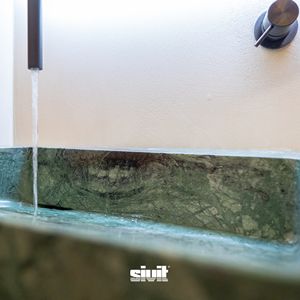 Revêtement mural en résine époxy pour béton et cloisons sèches |   Finition verticale appliquée au truelle, aspect mat brillant - Sivit Design DEC11 - Product Image 1