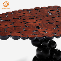 Nouvelle table en laque noire de luxe personnalisable, table à manger d'hôtel 5 étoiles, design de boule en acier inoxydable plaqué or, tables à manger