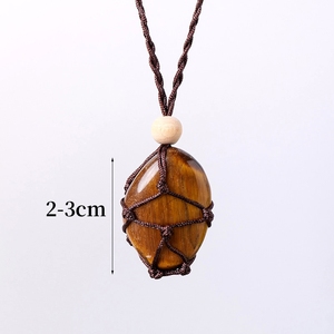 Pendentif en pierre roulée de cristal naturel, sac filet, collier de style ethnique violet, chaîne de pull en corde tressée à la main - Product Image 3