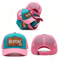 Casquette Trucker Femme Bicolore Teal Rose avec Maille, Imprimé Floral Colibri Hibiscus, Patch en Cuir, Visière Courbée, pour l'Extérieur