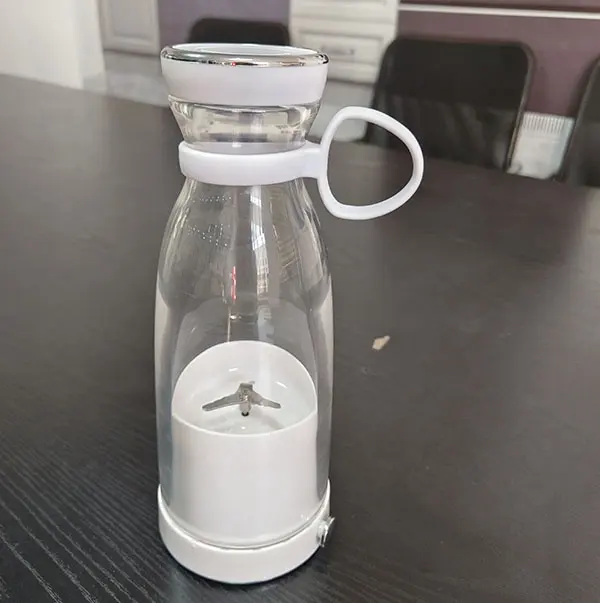 नया डिज़ाइन मिनी ब्लेंडर पोर्टेबल 3.7v मिनी जूसर ब्लेंडर एलईडी संकेतक मिनी ब्लेंडर कप