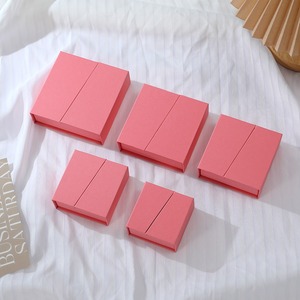 กล่องใส่เครื่องประดับทำมือจากกระดาษแข็งแบบเปิดกลาง ดีไซน์หรูหรา พร้อมฝาปิดแม่เหล็ก สำหรับใส่ต่างหู สร้อยคอ และกำไลข้อมือ - Product Image 3