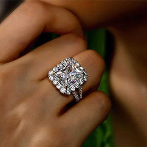 Anello da Donna F1131 in Oro Bianco con Diamante Taglio Asscher Naturale Colore D, Anello di Fidanzamento con Diamanti Laterali - Product Image 3