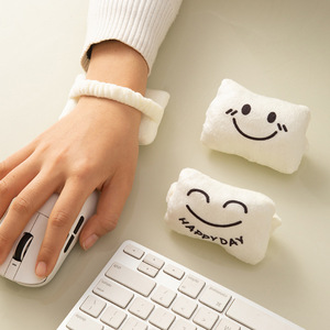 ที่รองข้อมือผ้าฝ้ายลายหน้ายิ้มสำหรับใช้กับคีย์บอร์ดในสำนักงาน - Product Image 1