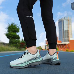 Ombrage anti-dérapant pour une stabilité accrue Sneaker en cuir imperméable - Product Image 3