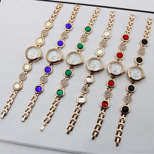 Reloj de pulsera de cuarzo con esfera pequeña a la moda para mujer, novedad al por mayor con correa de diamante, reloj para mujer XYT03 - Product Image 4