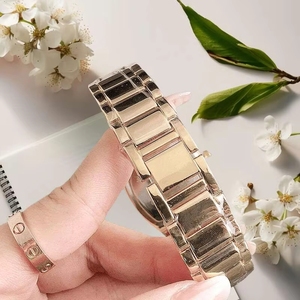 Montre pour femme en alliage doré sertie de diamants, bracelet en cuir de crocodile, mouvement à quartz, affichage multifonctionnel de la date, verre luxueux - Product Image 6