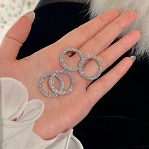 Bague en argent pur S925, forme de beignet, trois côtés sertis de diamants, luxe, haute couture pour femmes, personnalité unique, niche, lumière pleine - Product Image 3