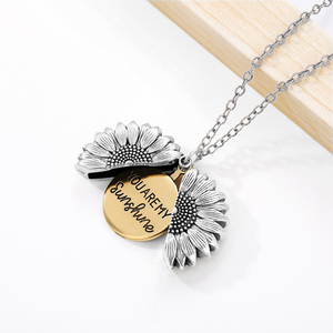 Collane 'You Are My Sunshine' per Donne <span class=keywords><strong>e</strong></span> Uomini, Ciondolo a Forma di Girasole Color Oro, Gioiello Regalo di Compleanno per Fidanzata o <span class=keywords><strong>Mamma</strong></span> - Product Image 4