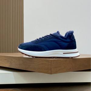 รองเท้าผ้าใบแบบผูกเชือก ดีไซน์ทันสมัย ขนาดใหญ่ ระบายอากาศได้ดี  วัสดุหนังวัว บุขนด้านใน พื้นรองเท้า EVA และพื้นรองเท้าด้านนอกทำจากยาง พร้อมดีเทลตกแต่งบริเวณหัวรองเท้า - Product Image 1