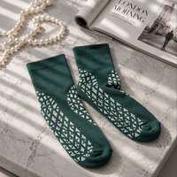 Taille personnalisée Chaussettes hospitalières jetables adultes antidérapantes Motif de points anti-dérapant et antibactérien