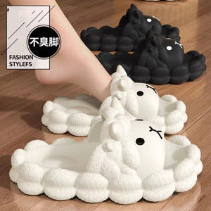 Pantuflas de Cordero Adorables Blancas, Negras y Caqui con Suela Suave Antideslizante para Interiores y Exteriores, Tallas 36-41, PVC Inyectado - Product Image 1