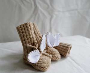 Chaussons tricotés au crochet faits à la main en coton biologique tissus en laine de bambou pour nouveau-né chaussettes de sol en laine mérinos à pois personnalisables - Product Image 2