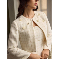 Fabricant OEM ODM sur mesure, ensemble deux pièces en tweed crème pour femmes, veste courte à perles, robe maxi sans manches, automne hiver, commandes en gros