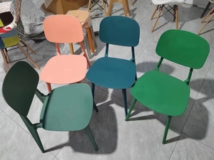 Sedia da Cucina Nordica Moderna in Plastica per <span class=keywords><strong>Casa</strong></span> e Ristorante a Prezzo Conveniente in Offerta Sedie Impilabili in Plastica - Product Image 1