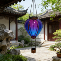 Lanterne solaire de jardin LED suspendue et design montgolfière disponible avec lumières solaires extérieures scintillantes