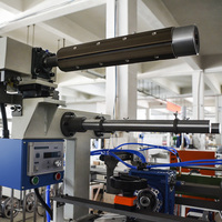 Machine de revêtement de profilés en bois et plastique par colle chaude et de revêtement précis par adhésif PUR thermofusible, durable et à fonctionnement stable