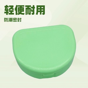 Estuche redondo de plástico para dentaduras postizas, disponible en varios colores, para facilitar su uso y promover el cuidado dental y bucal transfronterizo. - Product Image 4