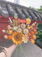 Buket Mawar Rajutan Tangan dari Katun yang Indah - Rangkaian Bunga Rajut Berkualitas Tinggi Gaya Romantis dan Menawan untuk Hari Valentine