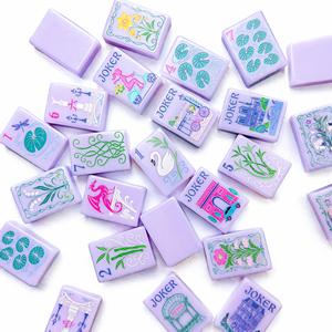 Ensemble de Mahjong Américain Moderne de Luxe, Tuiles Imprimées Motif Dessin Animé <span class=keywords><strong>Paris</strong></span> Violet <span class=keywords><strong>à</strong></span> Couche Unique Exquise pour Jeux Familiaux <span class=keywords><strong>en</strong></span> Intérieur et Fêtes - Product Image 2