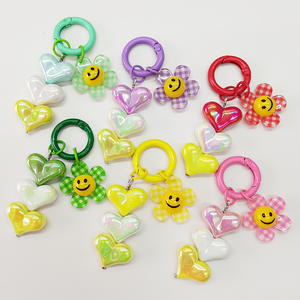 Nouveau personnalisé multicolore dessin animé souriant visage en forme de coeur acrylique porte-clés sac coque de téléphone pendentif clé de voiture accessoires - Product Image 1