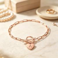 Bracelet chaîne trombone en acier inoxydable plaqué or 18 carats avec initiale en forme de cœur et fermoir OT – Bracelet alphabet personnalisé
