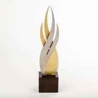 Noble personnalisé coupe acier ornements flamme feu torche avec base en bois réalisation trophée prix Logo personnalisé cadeau d'affaires artisanat à la main