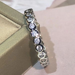 Anello Minimalista Rotondo alla Moda, Design Elegante e Semplice, Accessorio Impilabile per Uso Quotidiano da Donna, Stile Moderno - Product Image 6