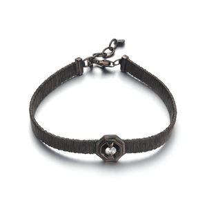 สร้อยข้อมือเงินแท้ 925 ชุบโรเดียมสีดำ ประดับมุกน้ำจืดทรงเรขาคณิต ประดับเพชรซิร์คอน ดีไซน์ทันสมัย สไตล์คริสเตียน คุณภาพสูง สวยงาม สำหรับโปรโมชั่น - Product Image 1