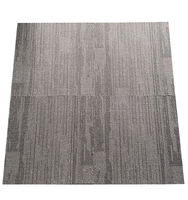 Tuile de tapis en polypropylène commerciale 50cm * 50cm design carré moderne tufté pour bureau hôtel et salon sol souple