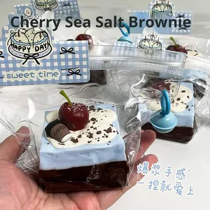 ของเล่นบีบเนื้อเค้กเค็มรสเชอร์รี่ ทำจากซิลิโคนเกรดอาหารสำหรับเด็ก ขายส่ง บรรเทาความเครียด สินค้ามาแรงบนออนไลน์ - Product Image 2