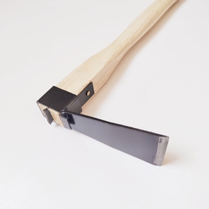 Azada Ergonómica Tradicional de Doble Uso con Cabeza de Acero al Carbono Forjado Reforzado y Mango de Madera <span class=keywords><strong>para</strong></span> Jardín y <span class=keywords><strong>Huerto</strong></span> - Product Image 4