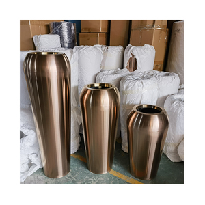 Grand vase en or rose, pot de fleurs décoratif en acier inoxydable poli, adapté aux hôtels haut de gamme, aux jardins en terrasse de villas - Product Image 6