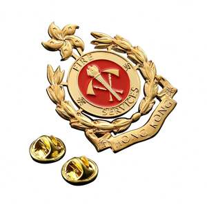 Badges personnalisés de haute qualité en métal laiton moderne, au design unique, avec logo en émail souple gaufré, pour la mode - Product Image 3