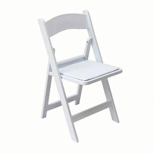 Chaises pliantes blanches pour événements, jardins, mariages, hôtels, restaurants, Wimbledon - Product Image 1