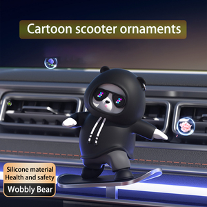 Ornements coulissants d'ours de planche à roulettes montés sur voiture de vente chaude, figurines de dessins animés, ornements d'écran de contrôle central créatifs - Product Image 2