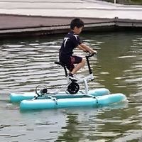 Vélo aquatique gonflable pour jeunes, style SUP, ponton flottant plat, cadre en aluminium, résistant à l'usure, pliable, nouveau design de Lumark, Chine
