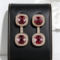 G814B Charmes de luxe élégants pour mariages et événements, boucles d'oreilles pour femmes en laiton avec fleur bleue magnifique, boule mignonne, Zircon cubique DUBAI