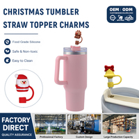 Couvercles décoratifs réutilisables OEM d'usine pour Noël, 30 et 40 oz, accessoires pour gobelets, bouchons de paille en silicone à motif de dessin animé