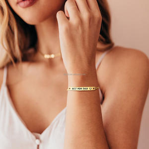 Bracelet <span class=keywords><strong>Gravure</strong></span> Meilleure Maman Jamais Gravé Bar Bracelet Personnalisé en Acier Inoxydable Or 18K <span class=keywords><strong>Gourmette</strong></span> Bracelet Personnalisé - Product Image 5