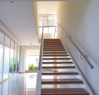 Fabricant chinois de marches d'escalier en bois intérieures sur mesure, marches d'escalier en bois