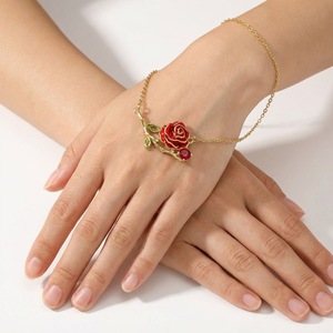Collar de 12 Meses con Ramas de Flores Esmaltadas, <span class=keywords><strong>Perlas</strong></span> de Cristal y Cadena Dorada, Joyería Floral para Mujer, Regalo Apilable para Cumpleaños o Mes de Nacimiento - Product Image 5
